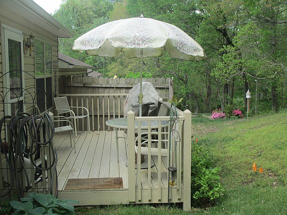 Back deck with privacy 