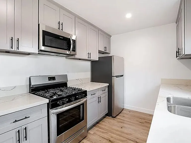 14640 Halldale Ave — Photo 4