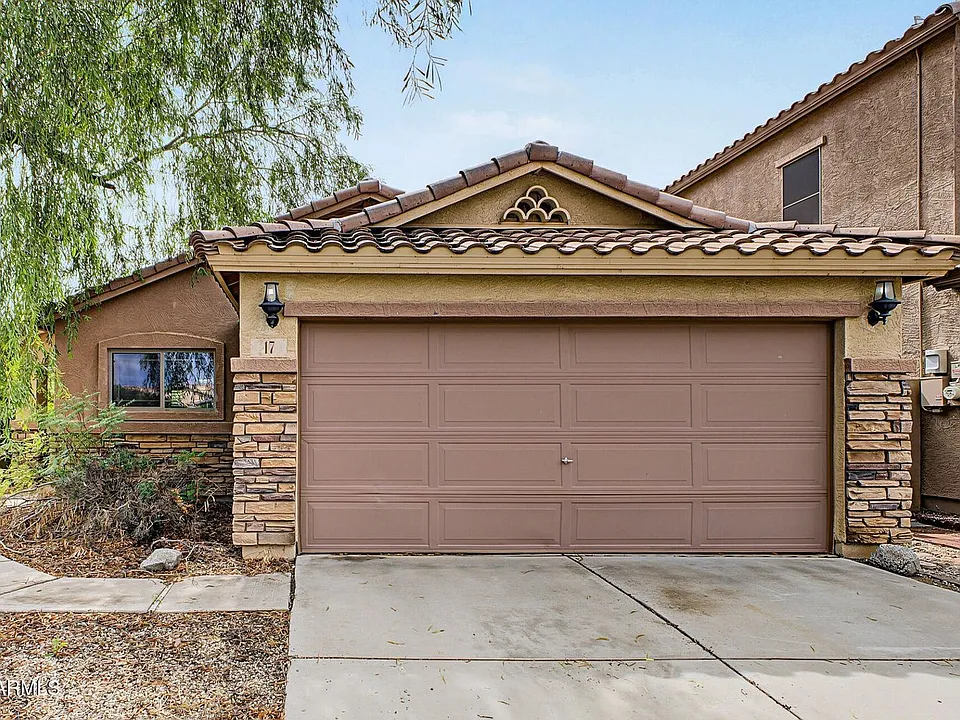 17 W Desert Vista Trl