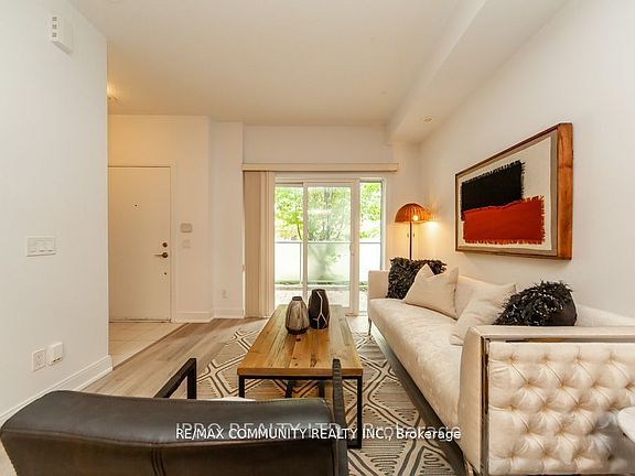 4th image of 315 Village Green Sq #Townhouse 51
