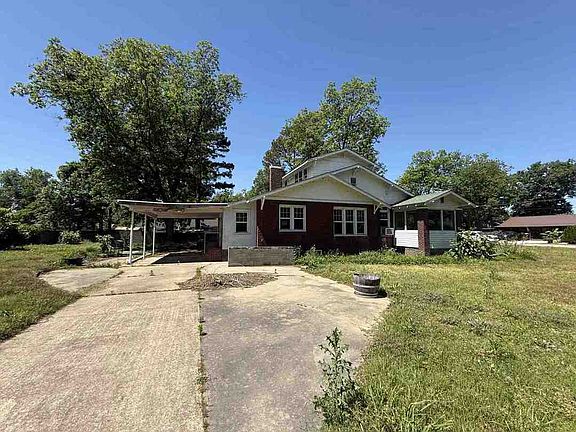 3rd image of 420 NW 3rd St