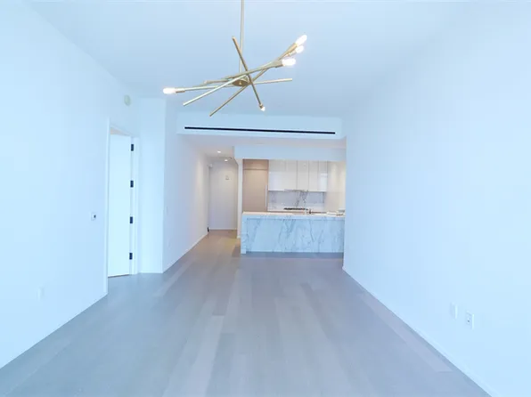 30 Riverside Boulevard image 5 of 34