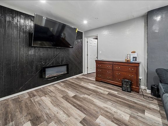 4th image of 4430 Bowes Ave