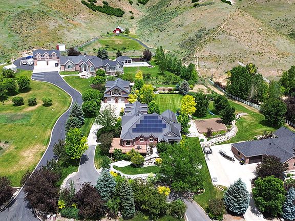 4th image of 3990 Summer Ridge Rd