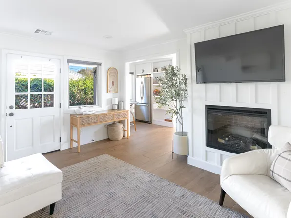 8418 Glider Ave, Los Angeles, CA 90045