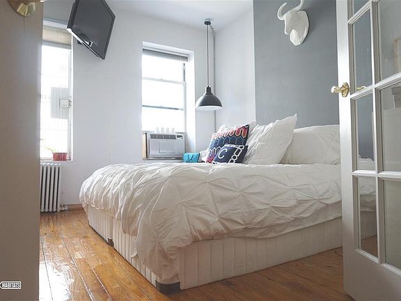 3rd image of 166 E 91st St APT 3B
