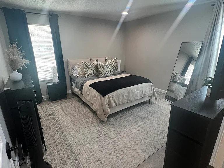 E Temple Dr — Photo 14