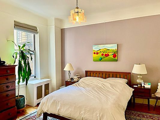 3rd image of 318 W 100th St APT 4B