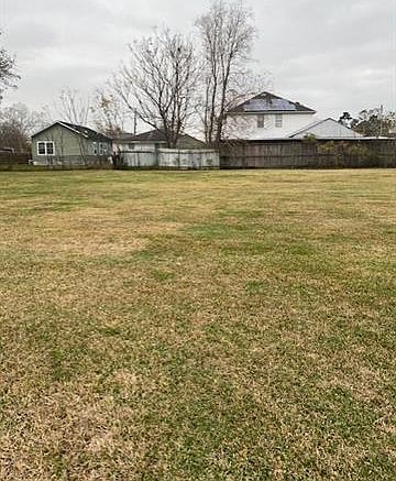 1st image of 2408 Plaza Dr