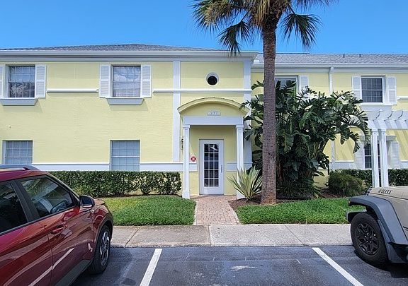2nd image of 237 Seahorse Dr SE Unit B