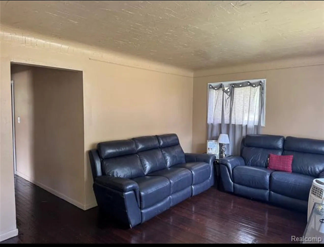 3 bed, 1014 sqft, $1,500 — Photo 2