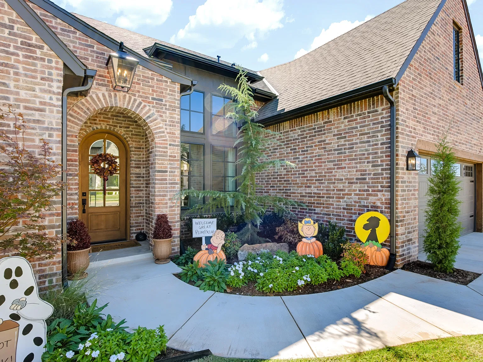 4 bed, 3.5 bath, 3383 sqft, $5,500 — Photo 2