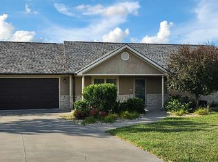 5200 Stone Crest Dr, Manhattan, KS 66503