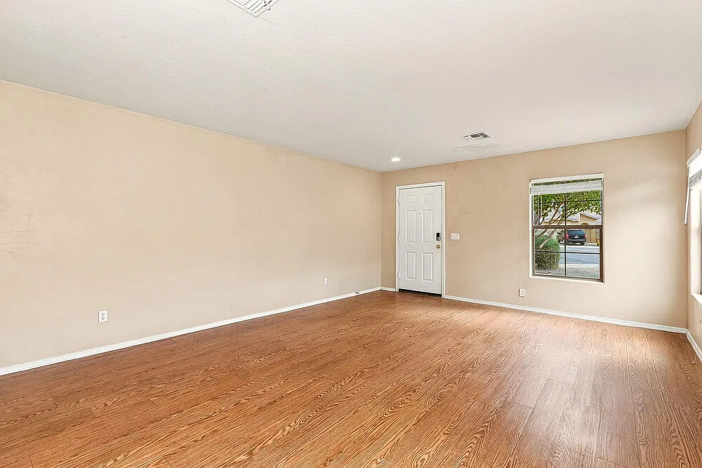 4 bed, 2.0 bath, 1955 sqft, $2,305 — Photo 3