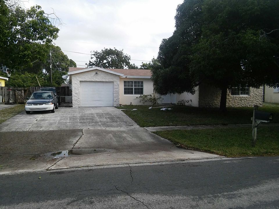 1st image of 124 S Robbins Dr
