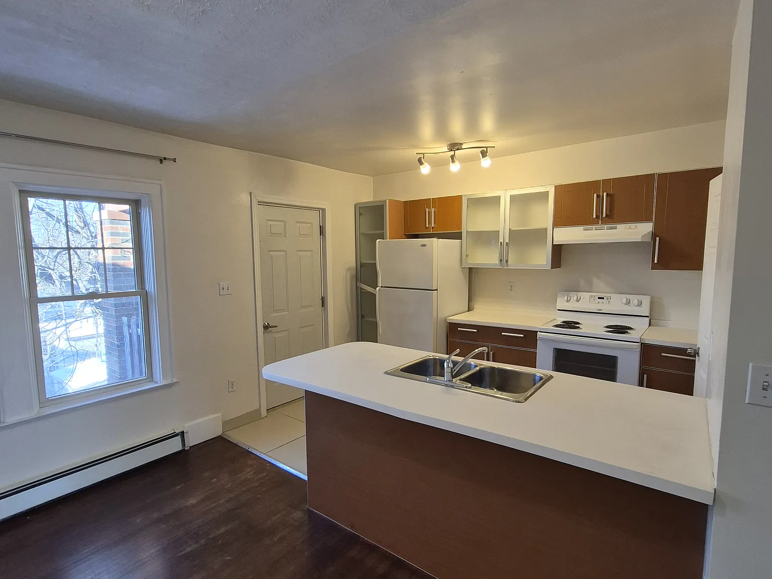 2 bed, 850 sqft, $1,600 — Photo 4