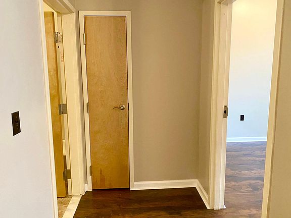 4th image of 28 S Broadway Ave APT 202