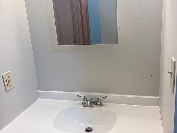 3rd image of 720 W Union St APT 15
