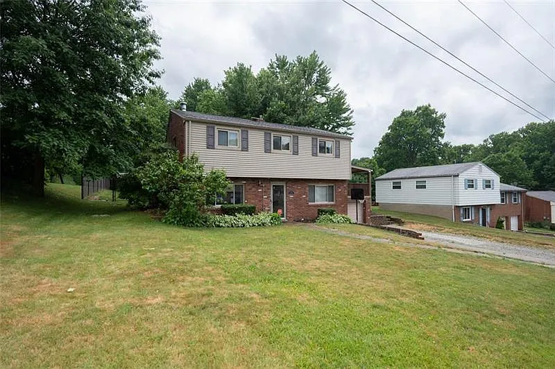 124 Surrey Dr photo 1