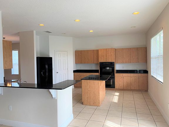 5th image of 2761 Lakemoor Dr