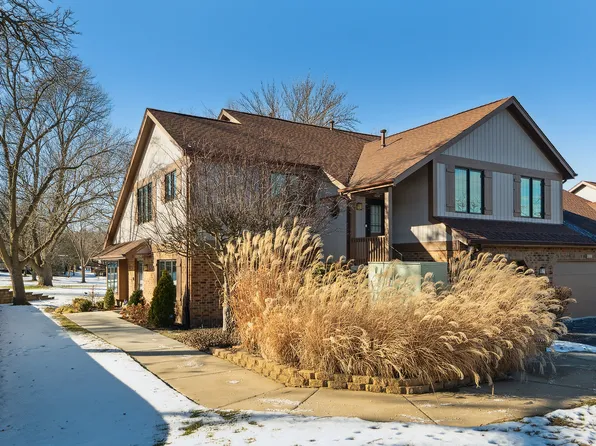 13232 S Oak Hills Pkwy, Palos Heights, IL 60463