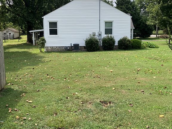 3rd image of 6836 Robin Dr