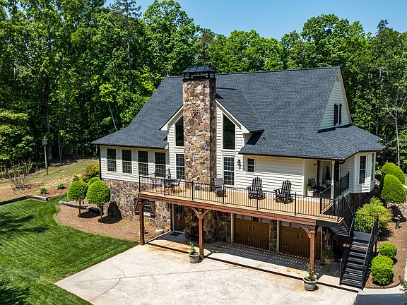 2nd image of 131 Hine Rd SE