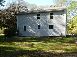 82 School House Rd, Preston, CT 06365