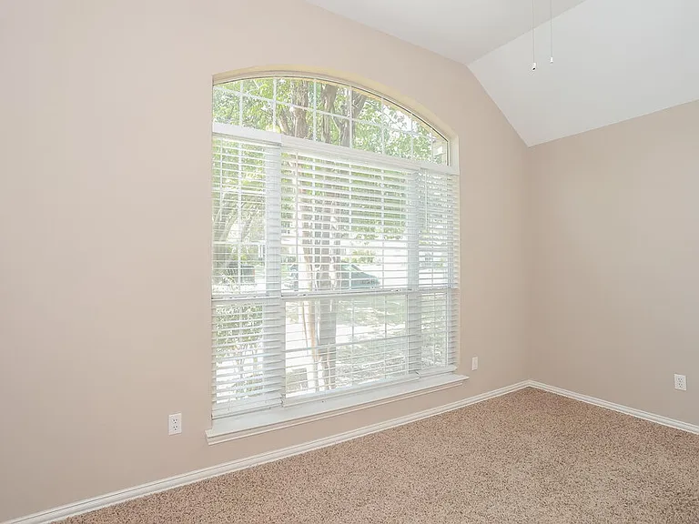 863 Sonora Ln — Photo 11