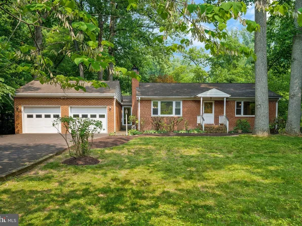 709 Ellsworth Ave, Great Falls, VA 22066