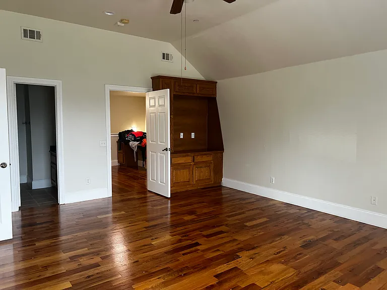MAIN BEDROOM