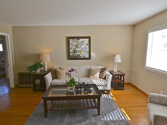 4th image of 4057 Moreland Way
