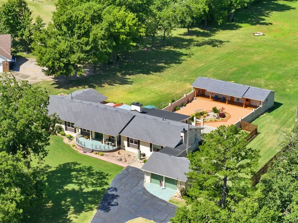 735 Holiday Ln, Claremore, OK 74017
