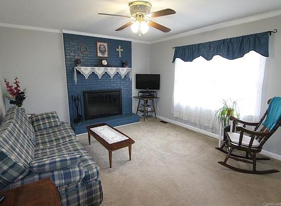 2nd image of 4704 Oakwood Cir