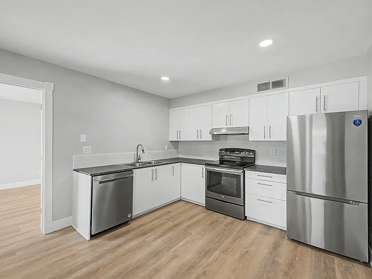 2340 E Isabella Ave — Photo 3