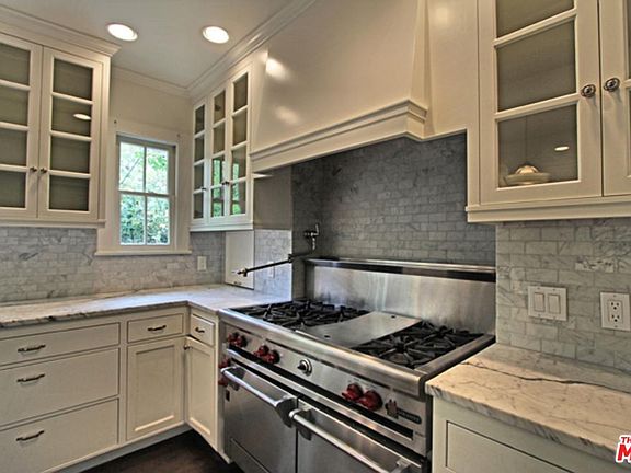 4th image of 2100 N Beverly Dr