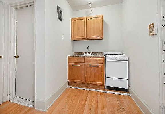 4th image of 130 W 121st St APT 3F