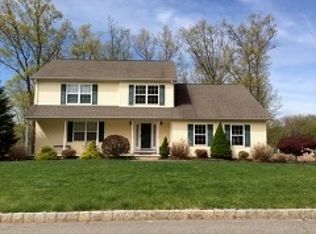 7 Crestview Dr, Stanhope, NJ 07874