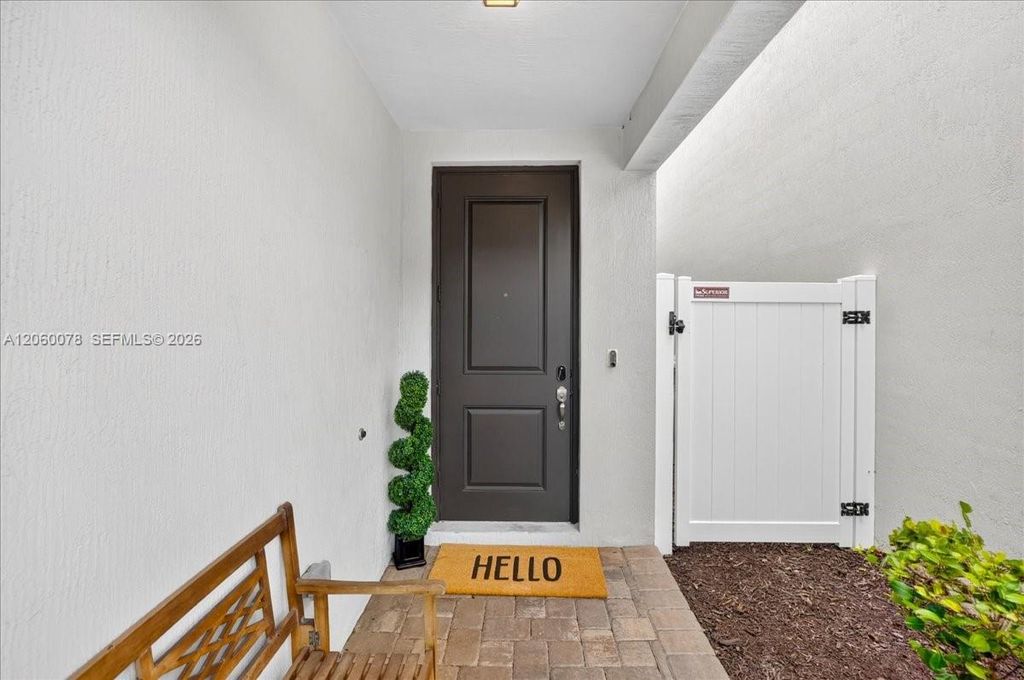 425 NW 33rd Ln, photo 2