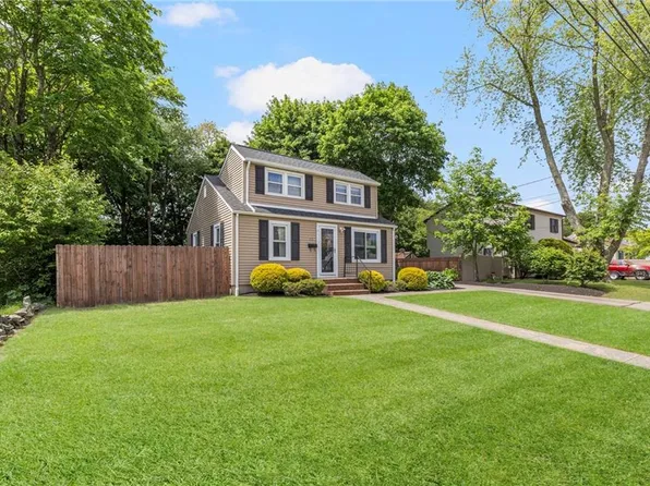 143 Endicott Dr, Warwick, RI 02886