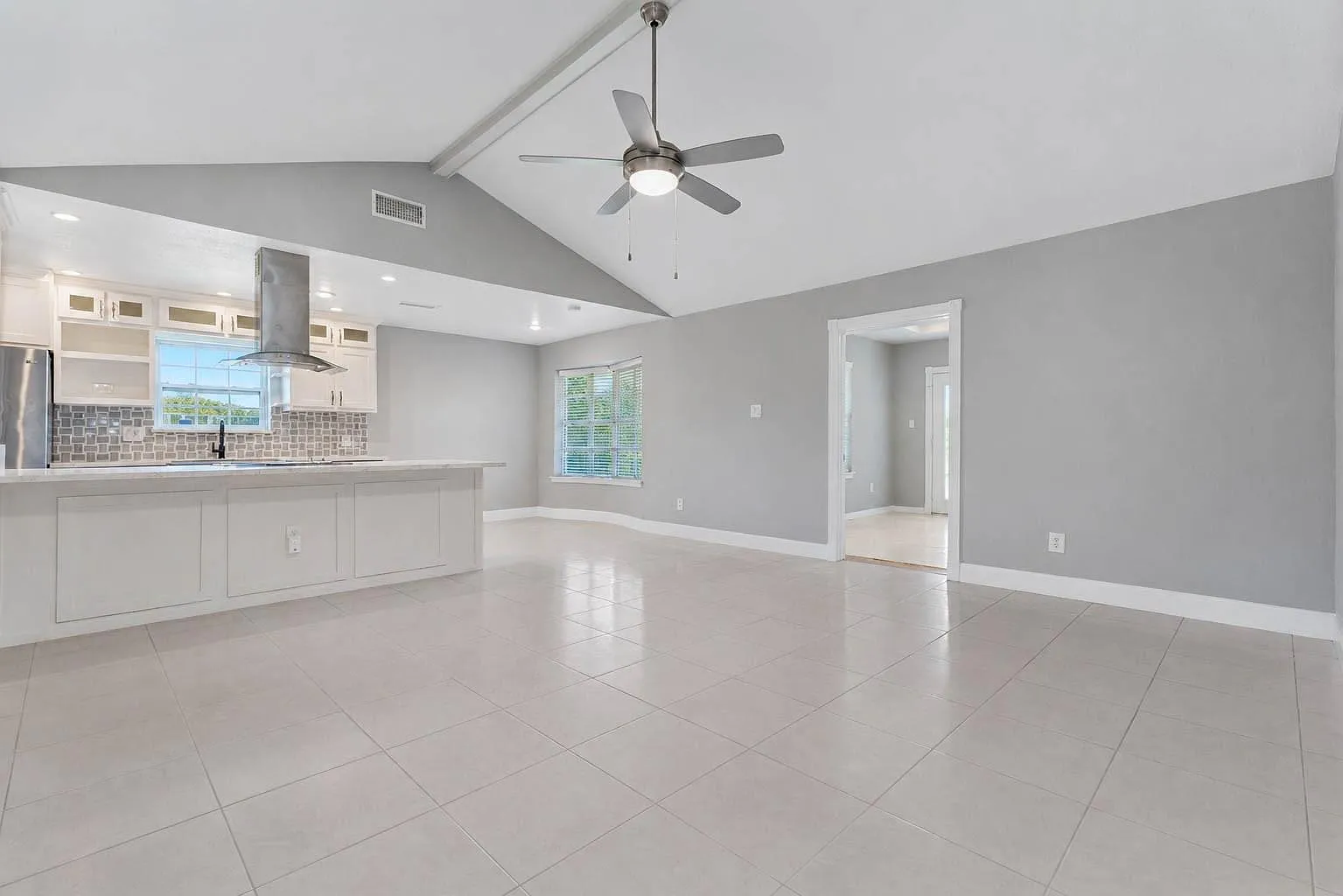 5 bed, 2.5 bath, 1772 sqft, $2,100 — Photo 4