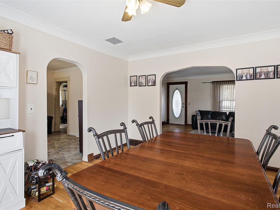 223 N Main St, photo 10
