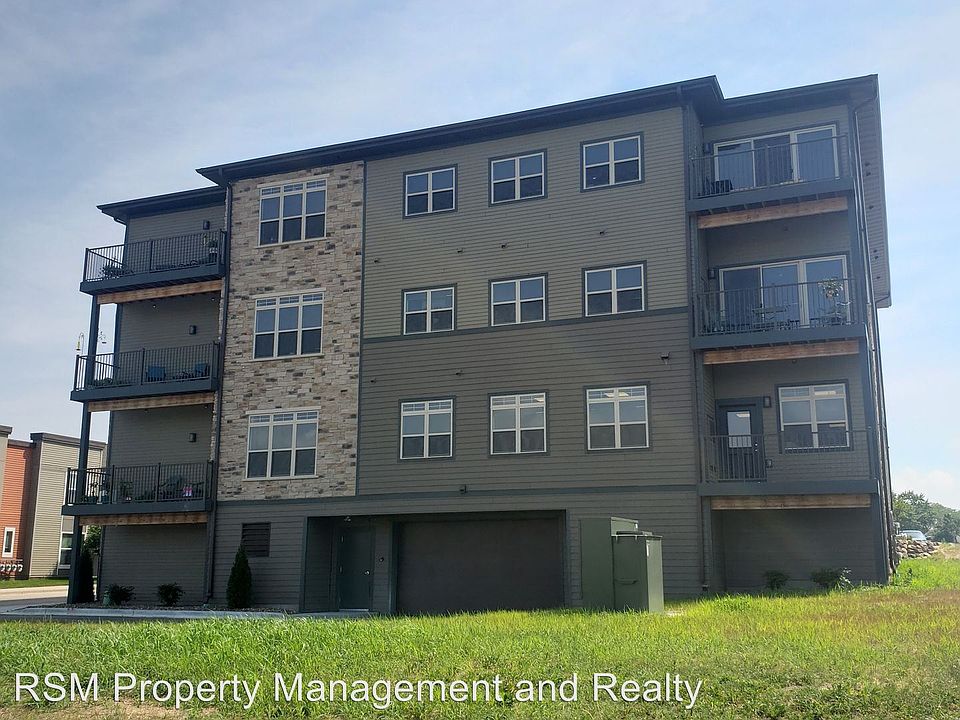 1st image of 128 Wisconsin St #201