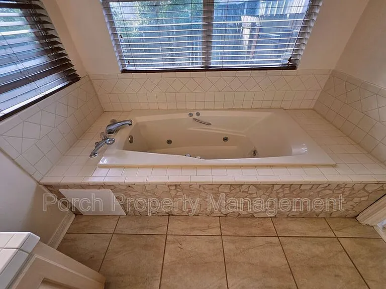 303 Shoreline Dr — Photo 23