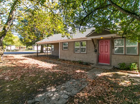 121 W D St, Springfield, OR 97477