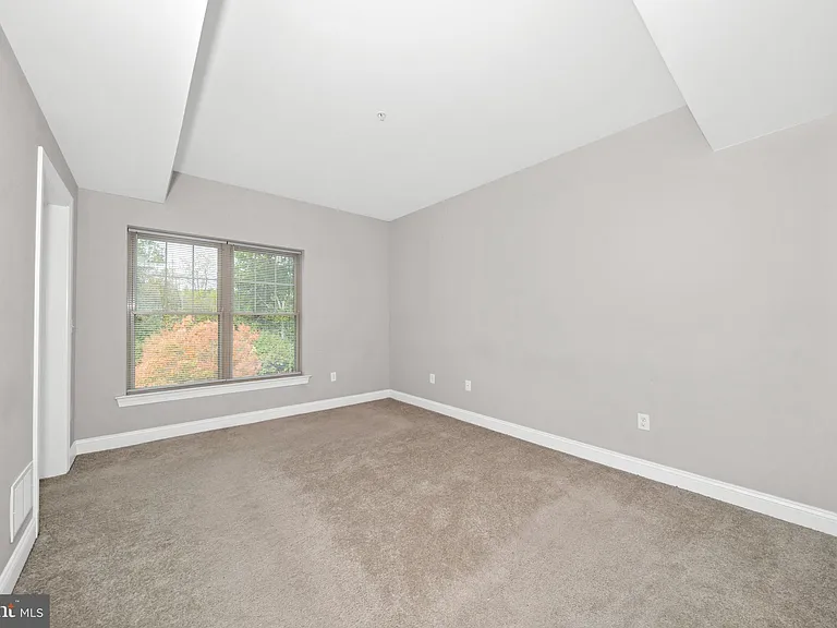 3000 Fountainview Cir #301 — Photo 14