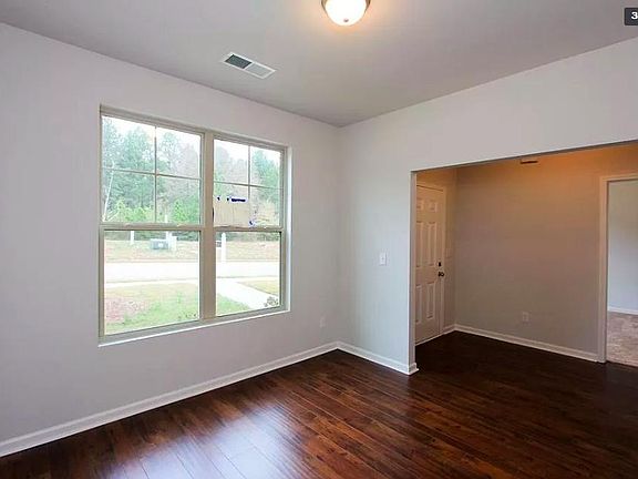 5th image of 122 Daisy Cir