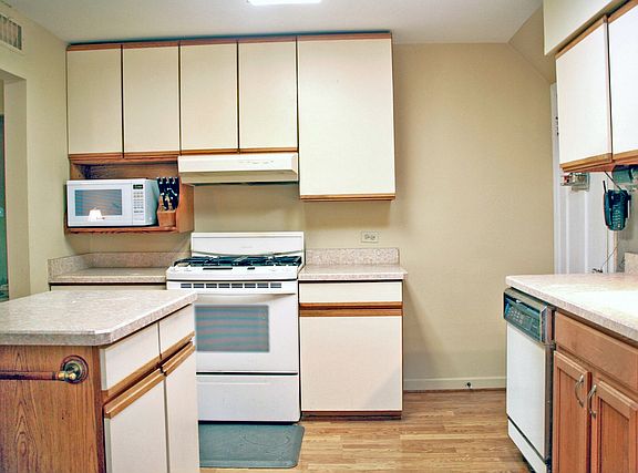 5th image of 3110 W 113th Pl