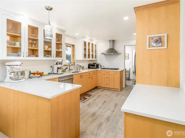 1111 N Barr Rd, Port Angeles, WA 98362