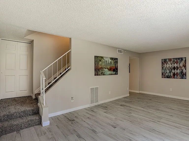 1527 W Hazelwood St — Photo 6